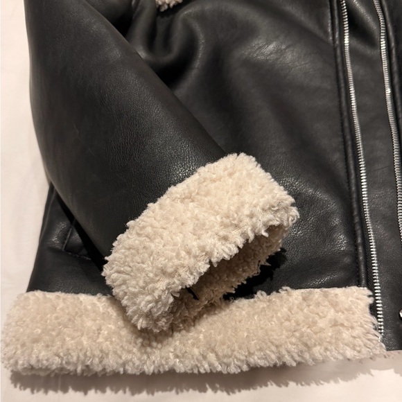 VGUC H&M Faux Leather Faux Wool Stylish Black and White Jacket, Unisex (6-7 yrs) - Picture 10 of 14